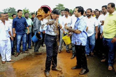 <p>Congress MLA Nitesh Narayan Rane and his supporters...- India TV Hindi