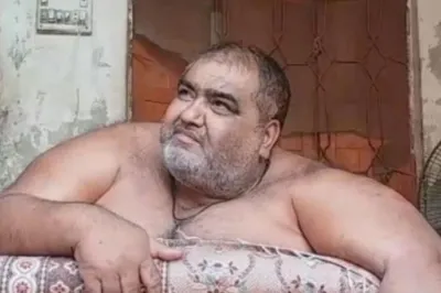 Left unattended, Pakistan's 'heaviest' man Noorul Hassan dies in Lahore hospital | Twitter Photo- India TV Hindi