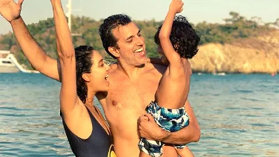 Lisa Haydon with husband and son- India TV Hindi