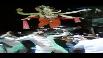 People drink and dance on auspicious occasion of Ganesh Pooja in Surat Gujarat- India TV Hindi