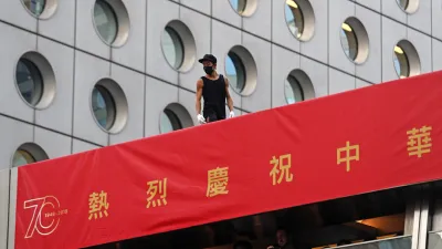 Violence grips Hong Kong as Lam activates emergency powers and bans face mask | AP- India TV Hindi