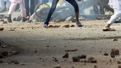 Stone pelting between BJP and Congress supporters in Nuh of Haryana during voting.- India TV Hindi