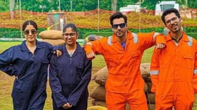 <p>Varun dhawan and janhvi kapoor play paintball</p>- India TV Hindi