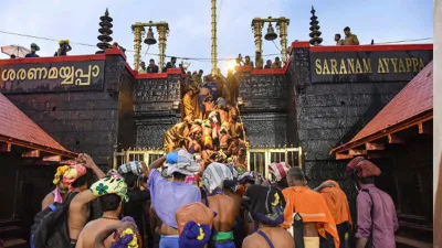 <p>Rush at Sabarimala continues, income crosses Rs 69...- India TV Hindi