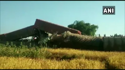 <p>7 wagons of a goods train derailed near Naharkatia...- India TV Hindi