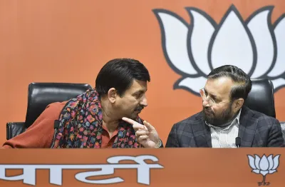 <p> Delhi BJP State President Manoj Tiwari interacts...- India TV Hindi