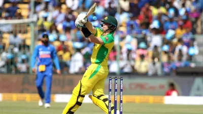 Steve Smith Century vs India in 3rd ODI M.Chinnaswamy Stadium,Bengaluru - India TV Hindi