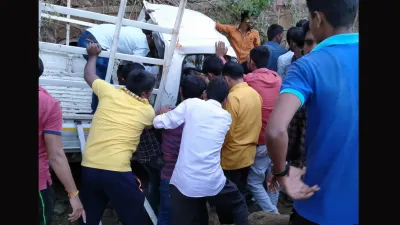 Maharashtra: 7 dead and 15 injured after a vehicle carrying them overturned in Yavatmal- India TV Hindi