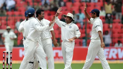 Sachin Tendulkar and Pragyan Ojha- India TV Hindi