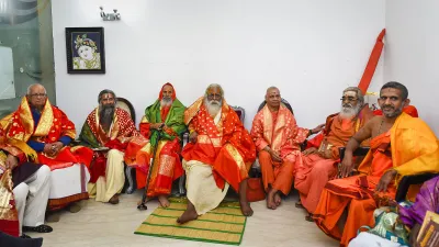 <p>Members of the Sri Ram Janmabhoomi Teerth Kshetra, the...- India TV Hindi