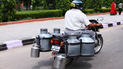 roam On streets in lockdown man made fake milkman- India TV Hindi