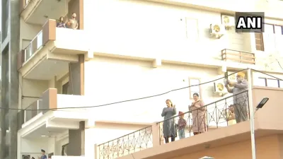 People come out on their balconies to clap, clang utensils and ring bells to express their gratitude- India TV Hindi