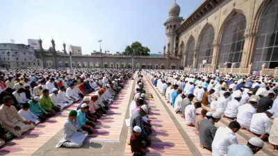 Coronavirus Muslim Maulana Appeals to do Namaz in Homes: मौलाना खालिद रशीद ने की मुस्लिम समुदाय से अ- India TV Hindi