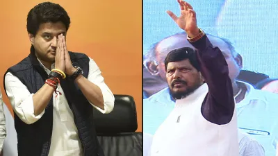 <p>Jyotiraditya Scindia and Ramdas Athawale</p>- India TV Hindi