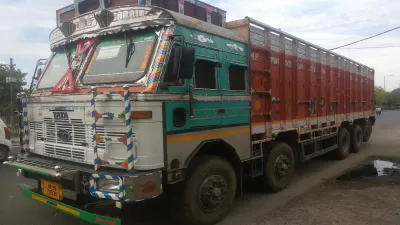 37 labourers found in a truck during night checking - India TV Hindi