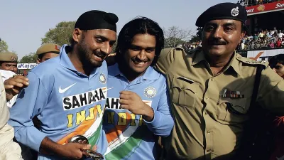 Harbhajan Singh and MS Dhoni- India TV Hindi