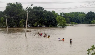 bihar flood affects railway samastipur dharbhanga route । बिहार में बाढ़ से समस्तीपुर-दरभंगा रेलखंड - India TV Hindi