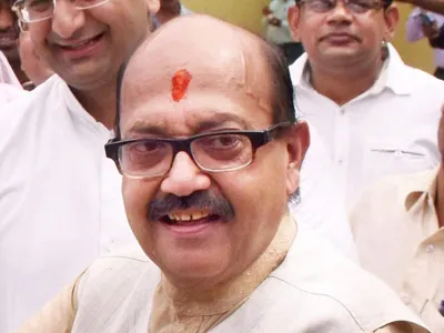  Amar Singh Role in Cash for Vote, संसद सत्र के दौरान सांसद लहराने लगे नोट, अमर सिंह पर लगा था आरोप,- India TV Hindi