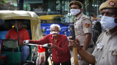 <p>Delhi Police fined 25000 rupees for not wearing Mask</p>- India TV Hindi