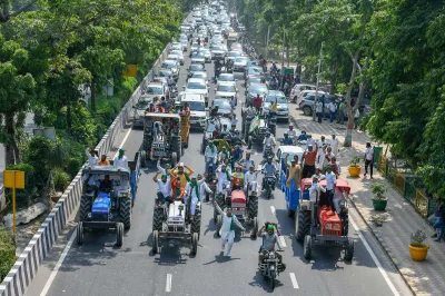 Farmers protest: Traffic snarls at border crossings as Delhi Police intensify checking- India TV Hindi