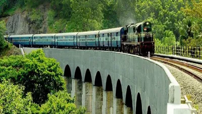 Cyclone nivar impact Indian Railways cancels trains list Cyclone Nivar की वजह से कई और ट्रेनें आंशि- India TV Hindi