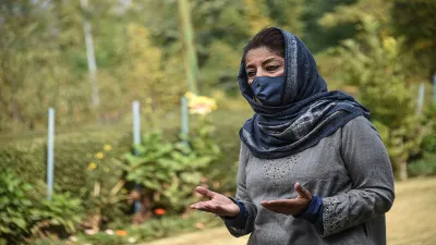 mehbooba mufti roshni land scam । महबूबा मुफ्ती की मुश्किलें बढ़ीं! रोशनी जमीन घोटाले में आया नाम- India TV Hindi