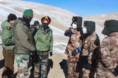 Indian and Chinese troops and tanks disengaging from the banks of Pangong lake area in Eastern Ladak- India TV Hindi