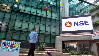 <p>NSE पर रुकी ट्रेडिंग,...- India TV Paisa