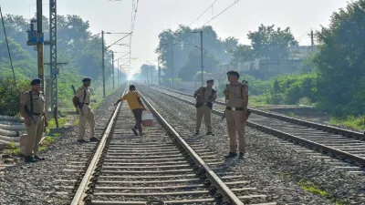 किसानों का रेल रोको आंदोलन, पटरियों के आसपास सुरक्षा बढ़ाई गई- India TV Hindi