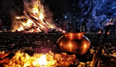 Holika Dahan 2021 Upay: होलिका दहन पर करें ये खास उपाय, हर कष्ट से छुटकारा मिलने के साथ मिलेगा मां ल- India TV Hindi