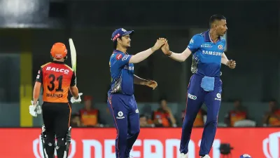 Hardik Pandya made big statement by David Warner Run Out overturned the match MI vs SRH- India TV Hindi