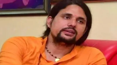 Yoga guru Anand Giri expelled for being in touch with family परिवार के संपर्क में रहने पर योग गुरु आ- India TV Hindi