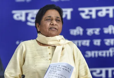 mayawati slams arvind kejriwal for migration of people from delhi to rural parts coronavirus मायावत- India TV Hindi