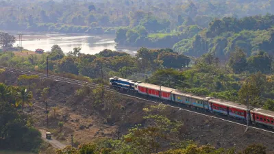 Goa Rajdhani Express derails near Ratnagiri Indian Railway latest news गोवा राजधानी एक्सप्रेस रत्नाग- India TV Hindi