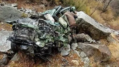 3 Army Jawans Killed, 3 Critically Injured as Truck Falls into Gorge in Sikkim- India TV Hindi