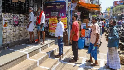 Tamil Nadu Corona Lockdown: Liquor shops see thousands gather for booze on first day of sale- India TV Hindi