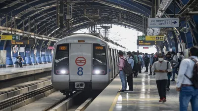 Delhi metro water logging at Saket metro station Entry exit gates closed Delhi Metro: जलभराव से मेट्- India TV Hindi