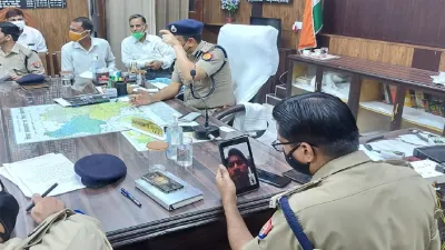 WhatsApp Video Call Complaint Service for Senior Citizens started by Uttar Pradesh Police in Prayagr- India TV Hindi