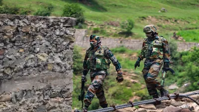 infiltration bid foiled at LoC in Poonch Jammu Kashmir पुंछ में नियंत्रण रेखा से घुसपैठ की कोशिश ना- India TV Hindi