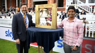 <p>IND vs ENG: Deepti Sharma rings the customary bell at...- India TV Hindi