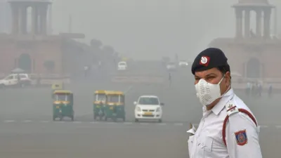 Delhi pollution: 'Red Light On, Gaadi Off' campaign kicks off across 10 crossings- India TV Hindi