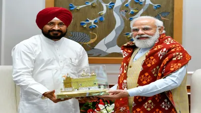 Punjab CM Charanjit Singh Channi meets PM Modi, put forward these demands- India TV Hindi