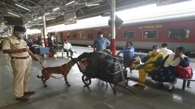 Threat to blow up Meerut Hapur Ghaizabad Lucknow kanpur central railway station लखनऊ, अलीगढ़, मेरठ स- India TV Hindi