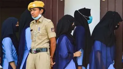 HIJAB STUDENTS - India TV Hindi