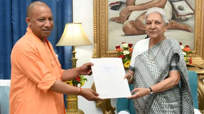 Yogi Adityanath meets Governor Anandiben Patel, stakes claim to form government | योगी आदित्यनाथ ने राज्यपाल आनंदीबेन पटेल से की मुलाकात, पेश किया सरकार बनाने का दावा - India TV Hindi