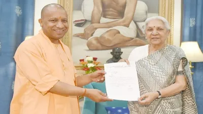 Yogi Adityanath calls on Governor Anandiben Patel, stakes claim to form Uttar Pradesh government - India TV Hindi