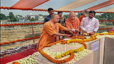 CM Yogi laid the foundation stone of Ramlala's Garbha griha- India TV Hindi