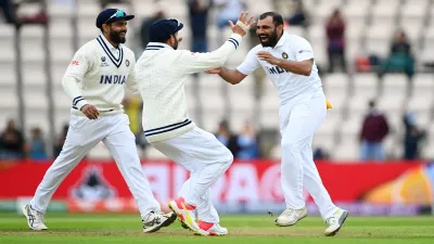 <p>Ravindra Jadeja, Virat Kohli and Mohammed Shami</p>- India TV Hindi