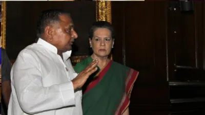 Mulayam Singh and Sonia Gandhi- India TV Hindi