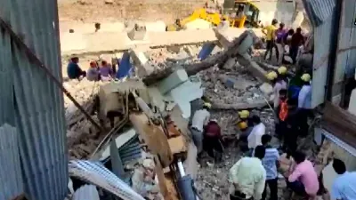 Gurugram An old building collapses- India TV Hindi